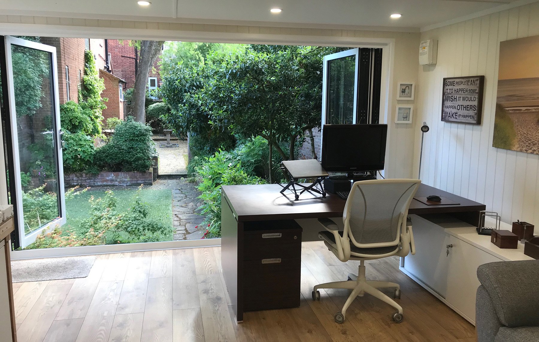 Your Guide To a Practical Outdoor Garden Office